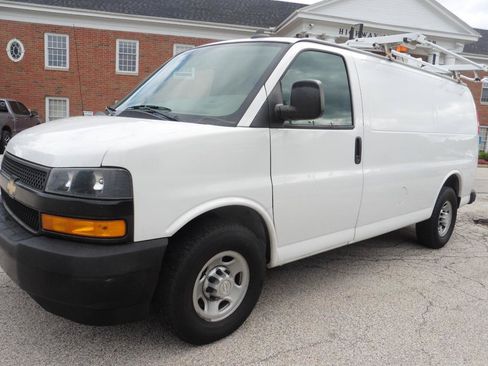 Used 2019 Chevrolet Express 2500 w/ Driver Convenience Package RWD image 11
