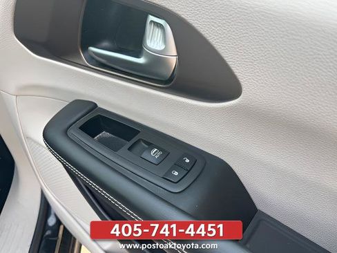 Used 2024 Chrysler Voyager LX FWD image 18