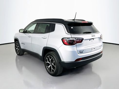Used 2025 Jeep Compass Limited AWD/4WD image 5