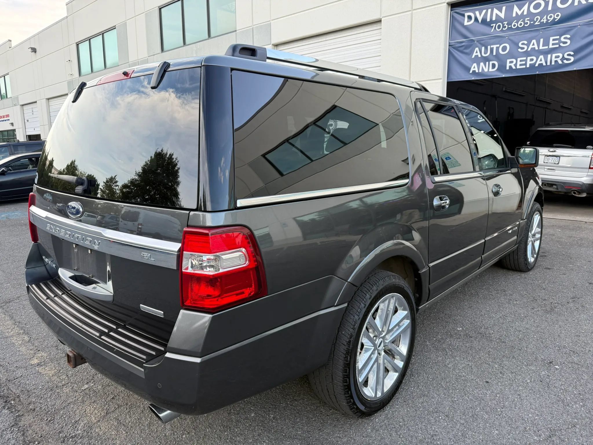 Used 2017 Ford Expedition EL Platinum AWD/4WD image 12