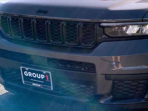 Used 2024 Jeep Grand Cherokee L Altitude AWD/4WD image 30