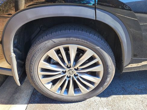 Certified 2021 Toyota Highlander Platinum image 10