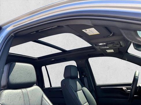 Used 2025 Chevrolet Suburban RST w/ Comfort Package image 17