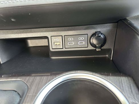 Used 2023 Toyota Highlander Platinum FWD image 27