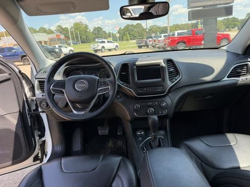 Used 2019 Jeep Cherokee Latitude Plus w/ Comfort/Convenience Group AWD/4WD image 10