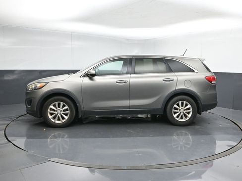 Used 2016 Kia Sorento L FWD image 2