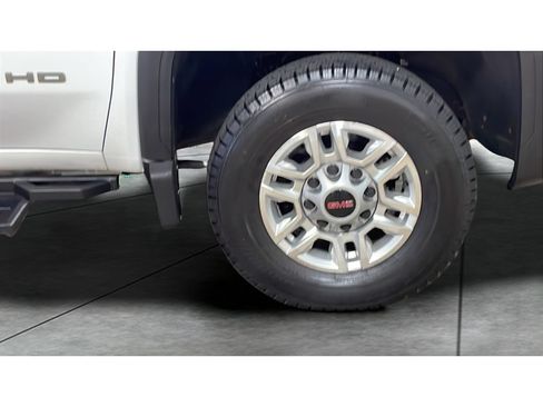 Used 2024 GMC Sierra 2500 Pro AWD/4WD image 3