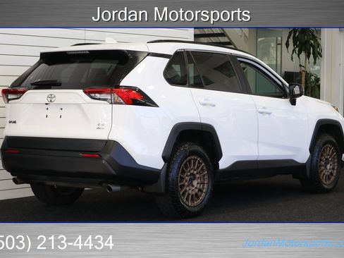Used 2020 Toyota RAV4 LE image 7