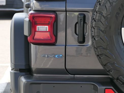 Used 2025 Jeep Wrangler Unlimited Rubicon 4xe w/ Safety Group AWD/4WD image 6