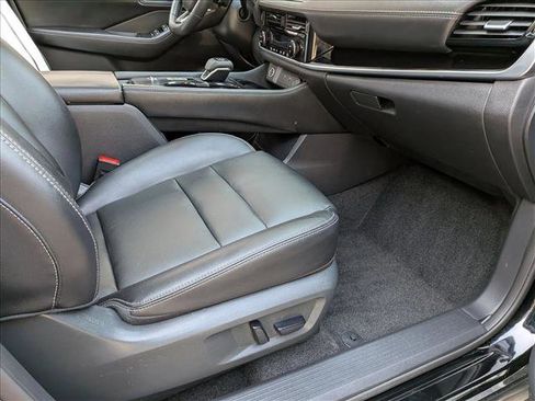 Used 2023 Nissan Rogue SL image 16