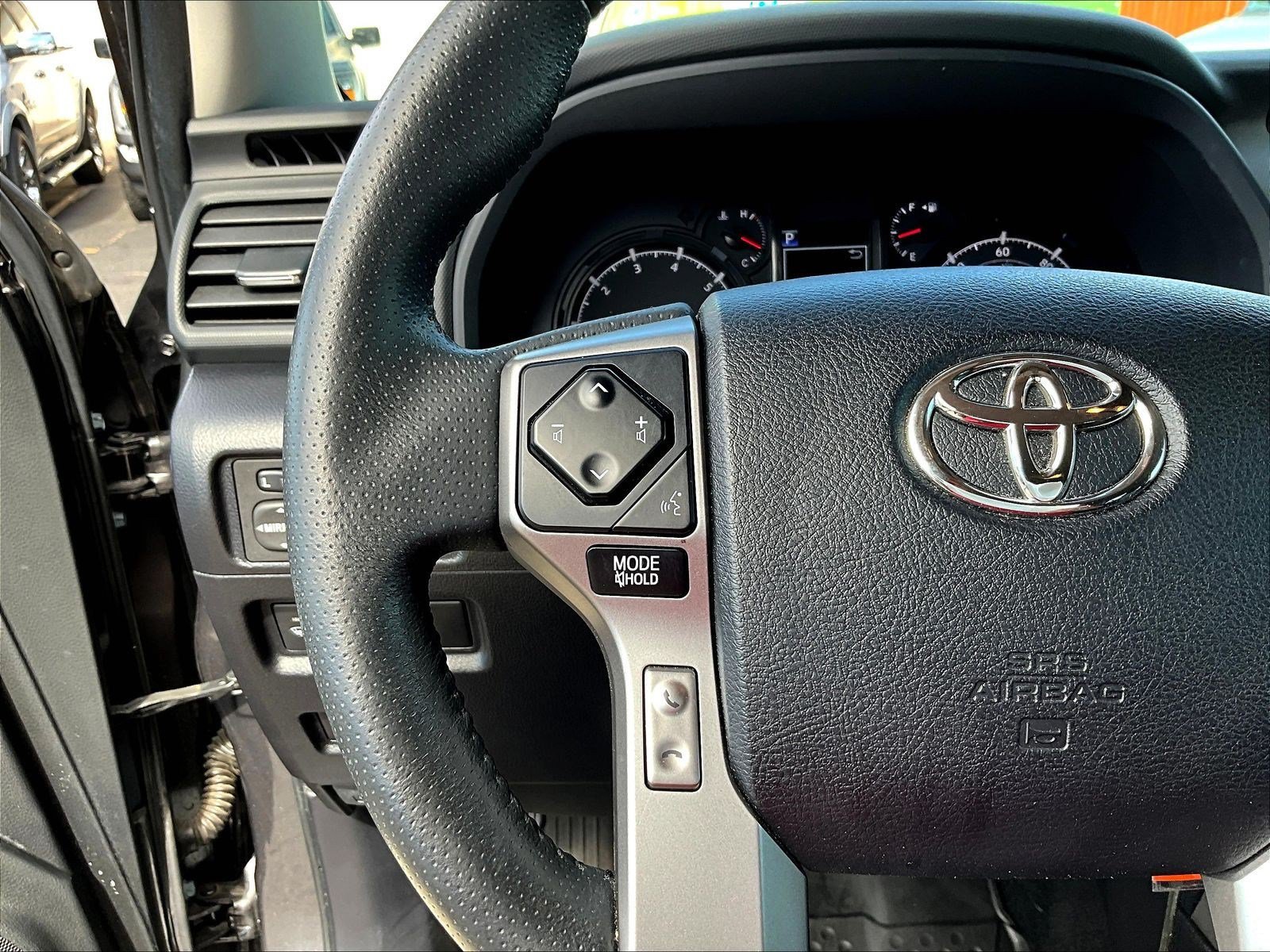 Used 2020 Toyota 4Runner SR5 AWD/4WD image 11