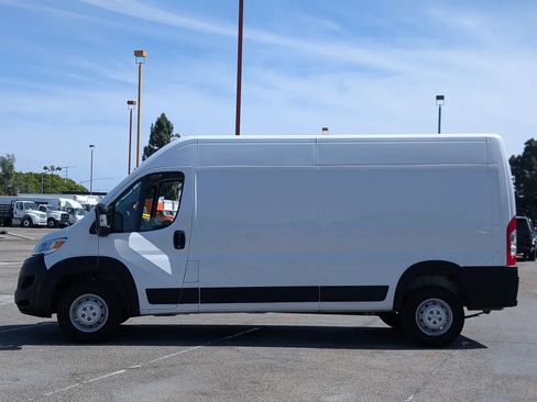 Used 2023 RAM ProMaster 2500 FWD image 2