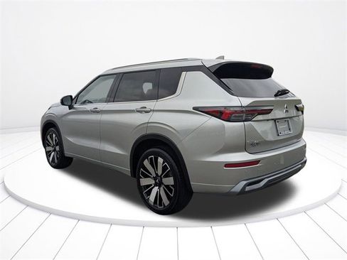 New 2025 Mitsubishi Outlander SEL image 5