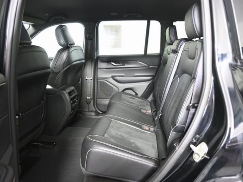 Used 2024 Jeep Grand Cherokee Altitude AWD/4WD image 17