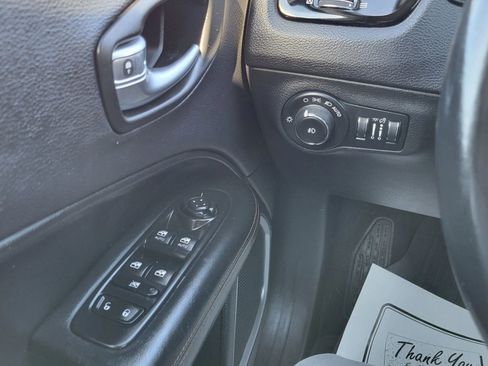 Used 2018 Jeep Compass Limited w/ Navigation Group FWD image 29