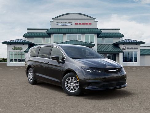 Used 2026 Chrysler Voyager LX FWD image 5
