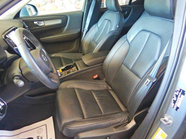 Used 2023 Volvo XC40 B5 Plus AWD/4WD image 12
