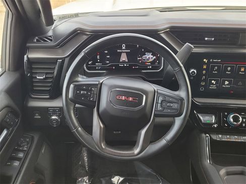 Used 2024 GMC Sierra 2500 AT4 image 12
