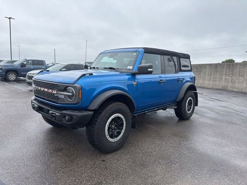 Used 2023 Ford Bronco Badlands AWD/4WD image 3
