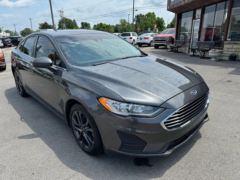 Used 2020 Ford Fusion SE FWD image 19