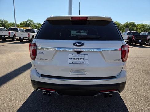 Used 2018 Ford Explorer Platinum AWD/4WD image 11