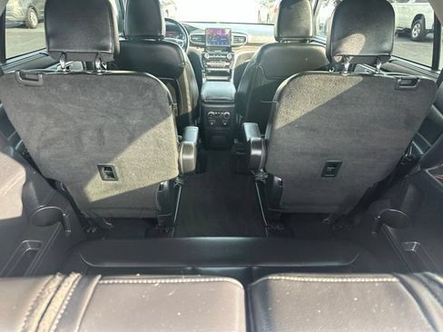 Used 2022 Ford Explorer Limited w/ Equipment Group 301A AWD/4WD image 18