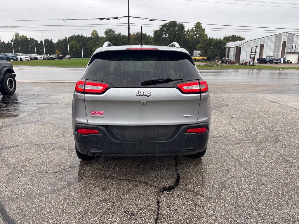 Used 2017 Jeep Cherokee Latitude w/ Cold Weather Group AWD/4WD image 11