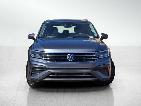 Used 2024 Volkswagen Tiguan SE FWD image 3