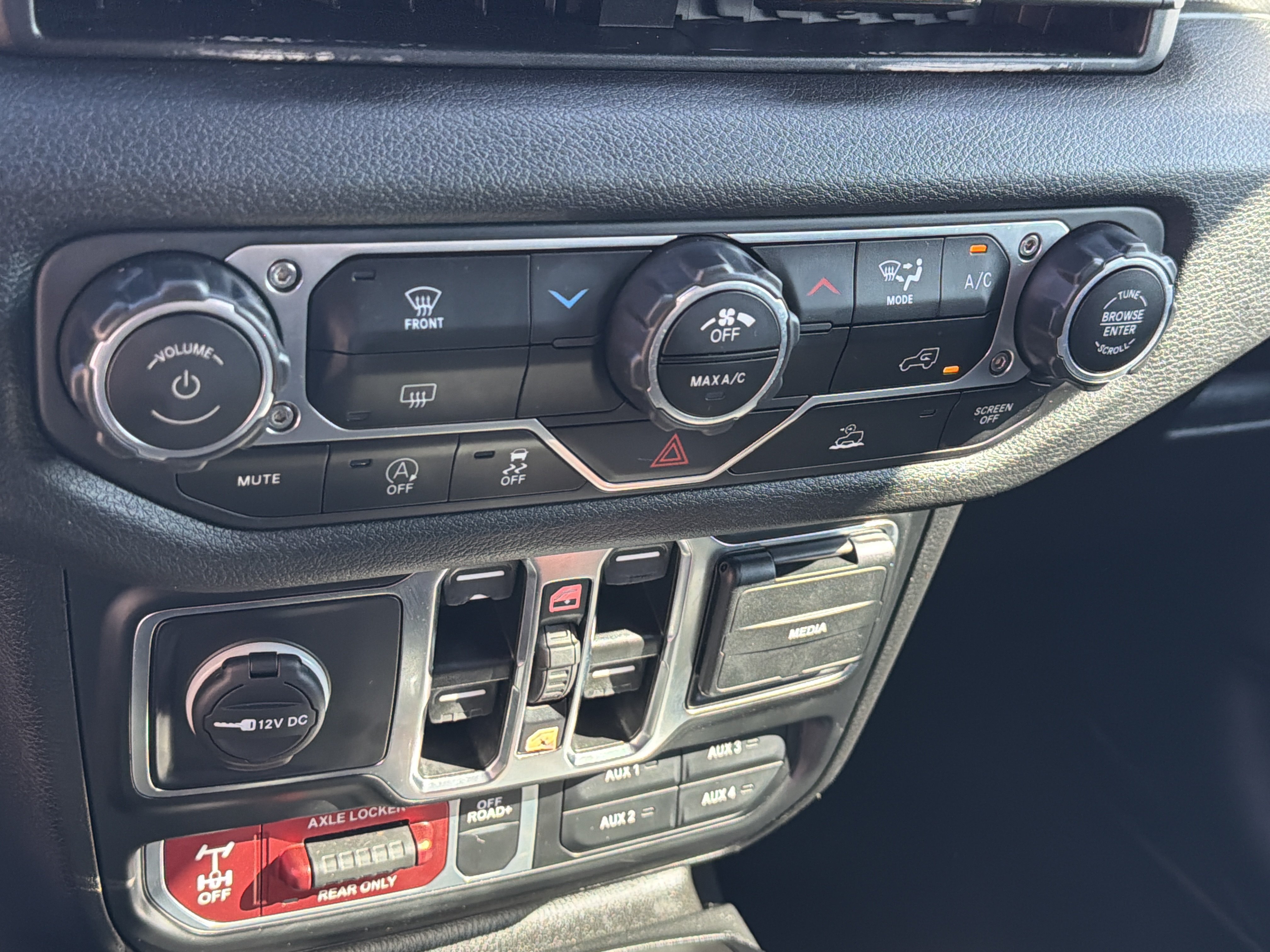 Used 2024 Jeep Wrangler Unlimited Sport AWD/4WD image 27