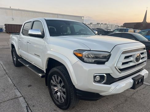 Used 2021 Toyota Tacoma Limited image 3