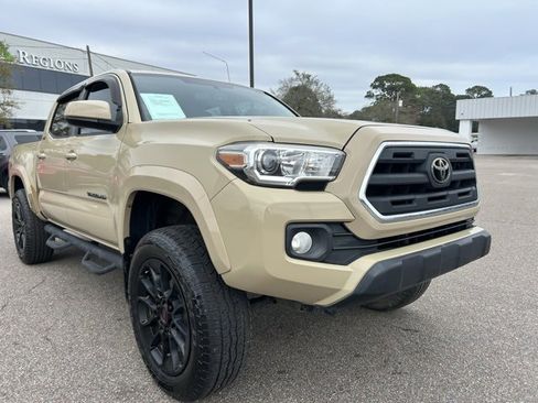 Used 2017 Toyota Tacoma SR5 w/ Tow Package image 2