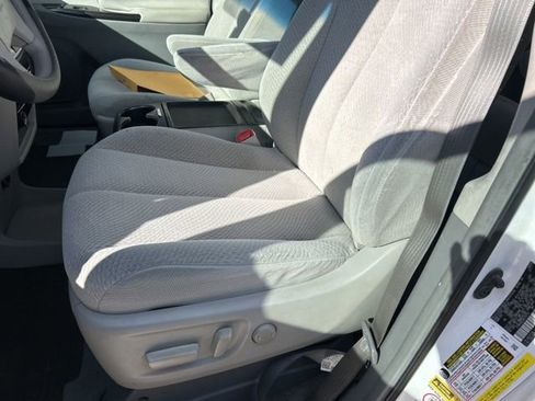 Used 2011 Toyota Sienna LE image 8