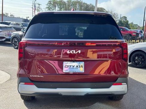 New 2026 Kia Carnival FWD image 5