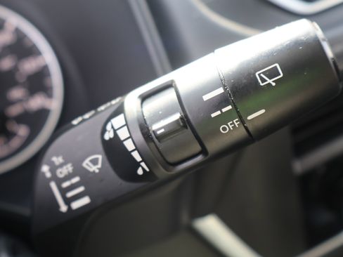 Used 2023 Nissan Rogue SV AWD/4WD image 34