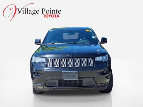 Used 2017 Jeep Grand Cherokee Altitude AWD/4WD image 2