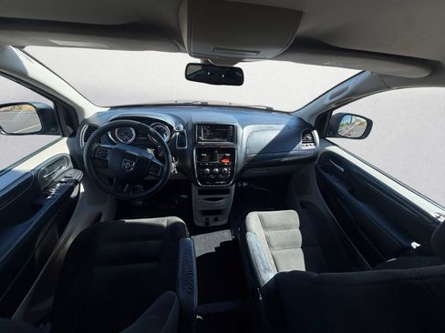 Used 2019 Dodge Grand Caravan SE FWD image 10