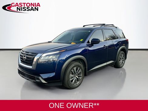 Used 2024 Nissan Pathfinder SV image 3