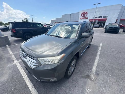 Used 2011 Toyota Highlander Limited w/ Tow Pkg FWD image 5