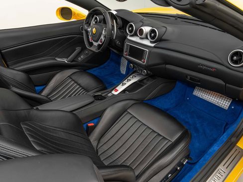 Certified 2017 Ferrari California T image 38