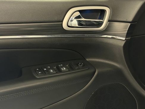 Used 2020 Jeep Grand Cherokee Limited w/ Premium Lighting Group AWD/4WD image 13