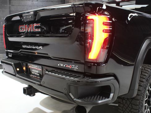 Used 2024 GMC Sierra 2500 AT4X image 19