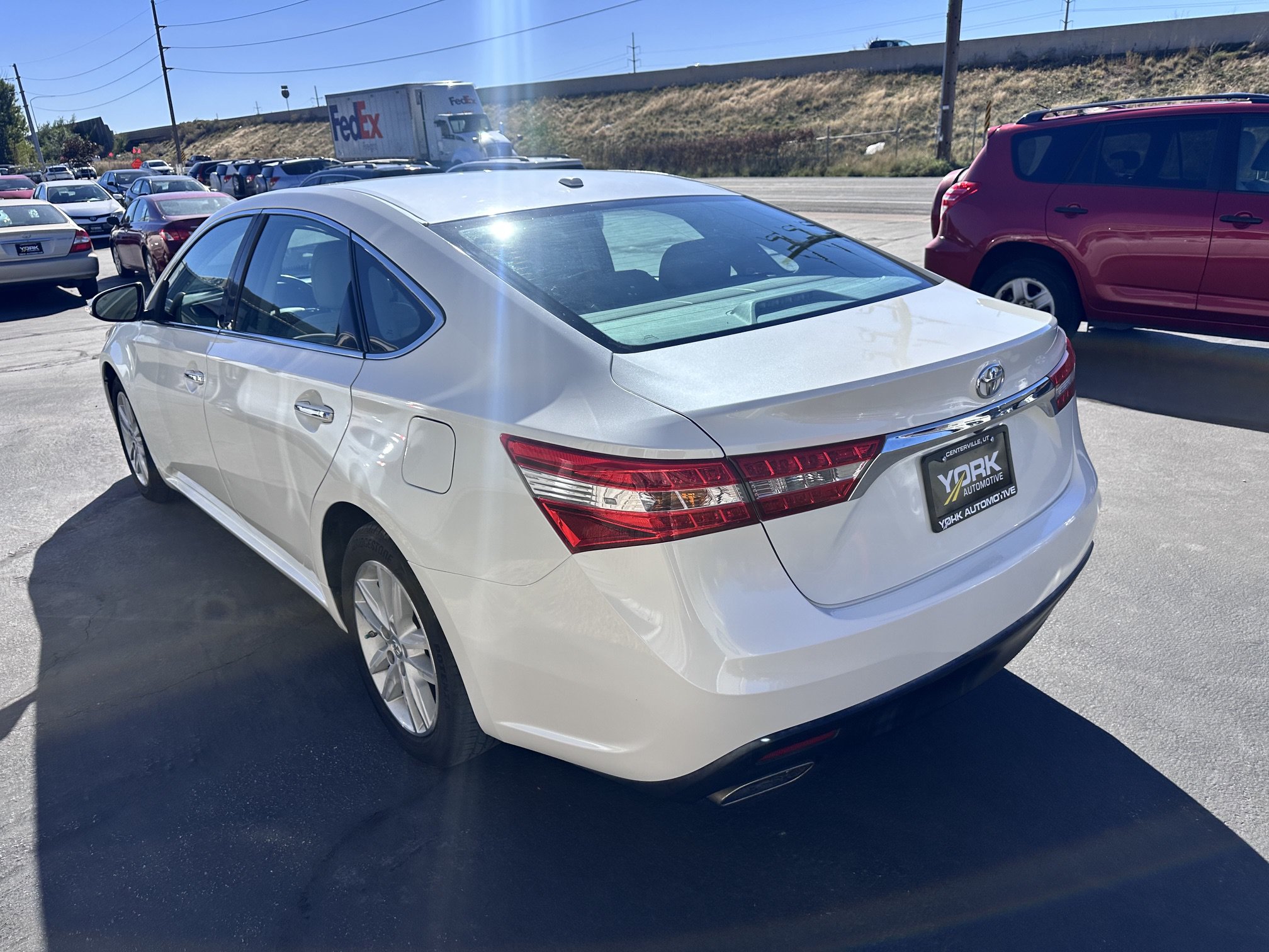 Used 2015 Toyota Avalon XLE w/ Preferred Accessory Package FWD image 3