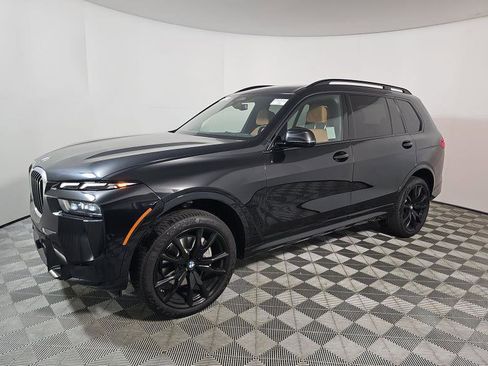 Used 2025 BMW X7 xDrive40i w/ M Sport Package AWD/4WD image 3