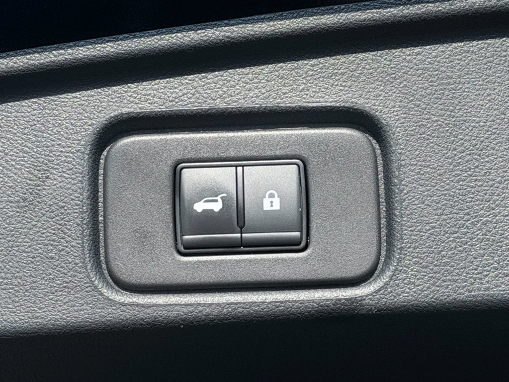 Used 2025 Nissan Pathfinder SV AWD/4WD image 10