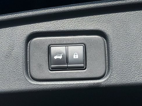 Used 2025 Nissan Pathfinder SV AWD/4WD image 10