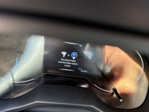 Used 2025 Toyota RAV4 XLE w/ Convenience Package AWD/4WD image 8