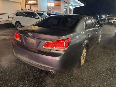 Used 2011 Toyota Avalon Limited image 5