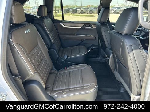 New 2026 GMC Acadia Denali Ultimate w/ LPO, Floor Liner Package AWD/4WD image 25