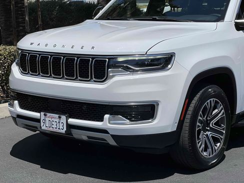 Used 2024 Jeep Wagoneer L Series II RWD image 37