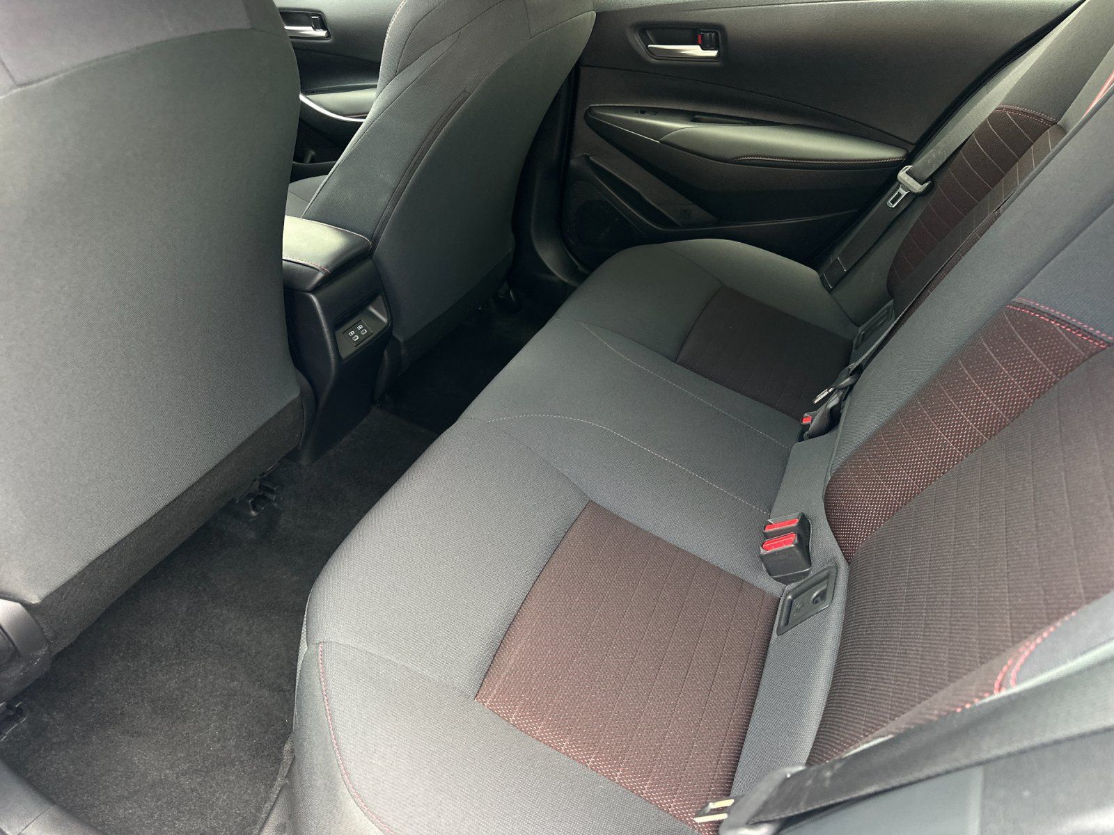 Used 2023 Toyota Corolla SE w/ SE Premium Package FWD image 11